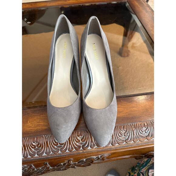 Women’s Nine West Suede Gray Pumps. Size 9.5 - Picture 3 of 6